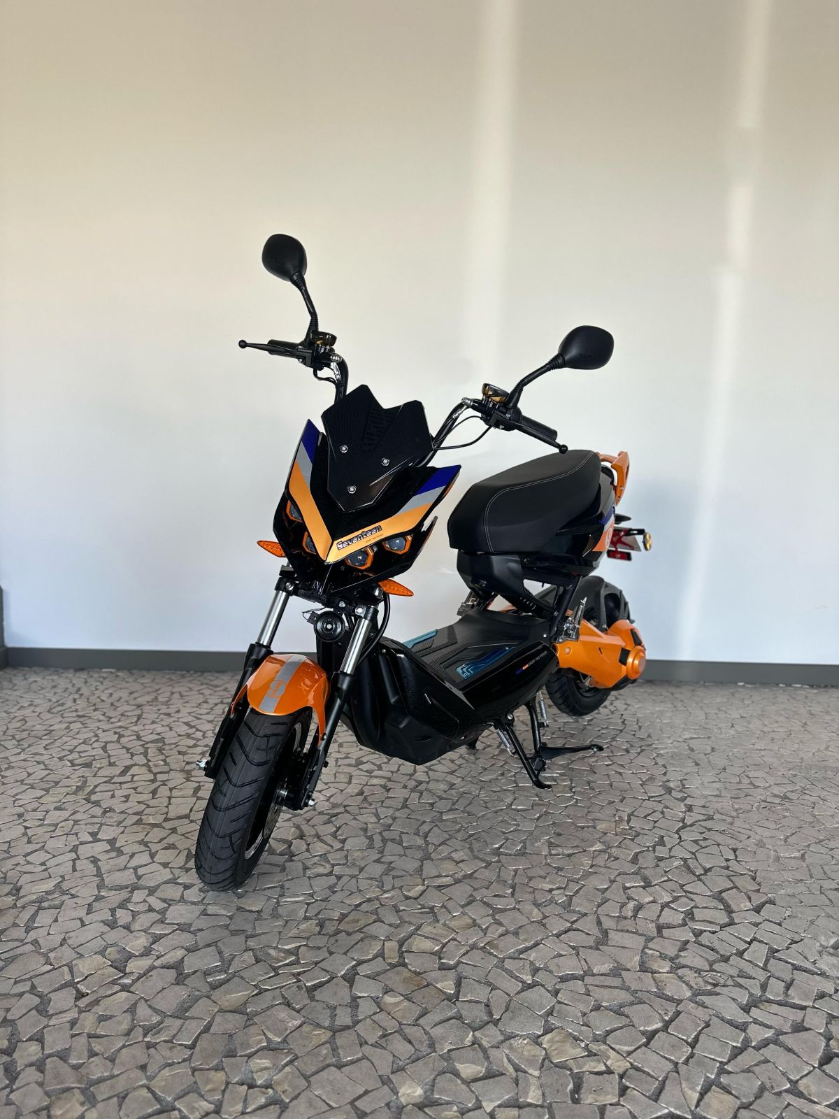 Thumbnail 2 - Seventeen Sport