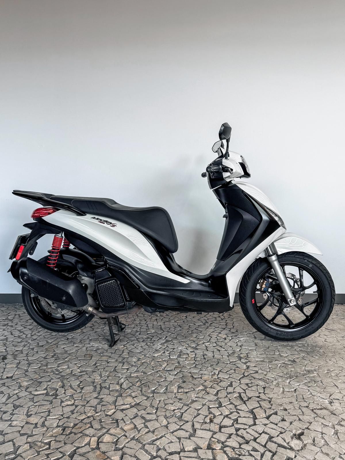 Thumbnail 3 - Piaggio Medley S