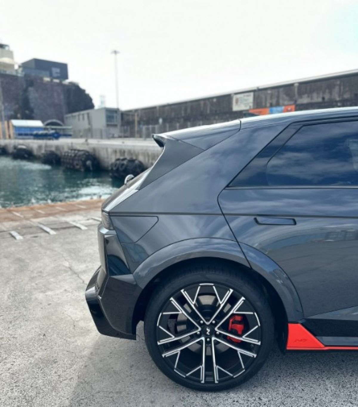 Thumbnail 4 - Hyundai Ioniq 5 N