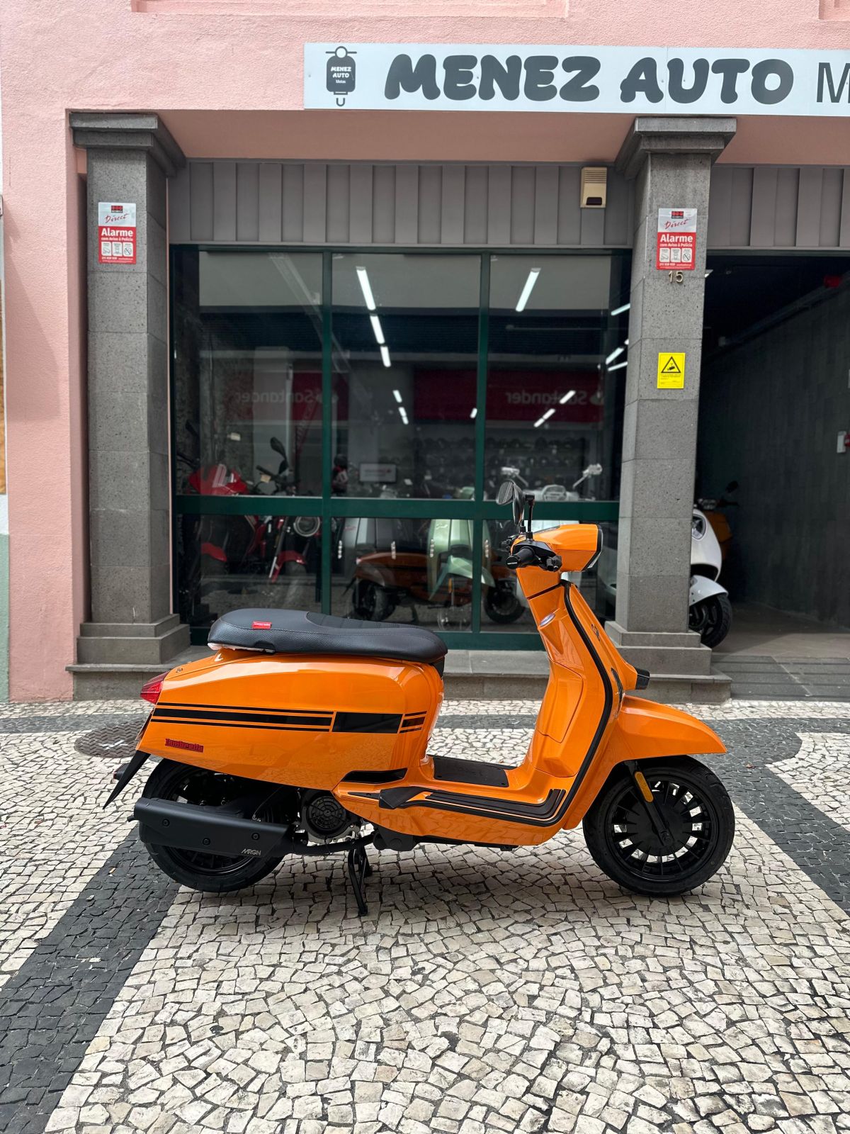 Thumbnail 5 - Lambretta V125 Special