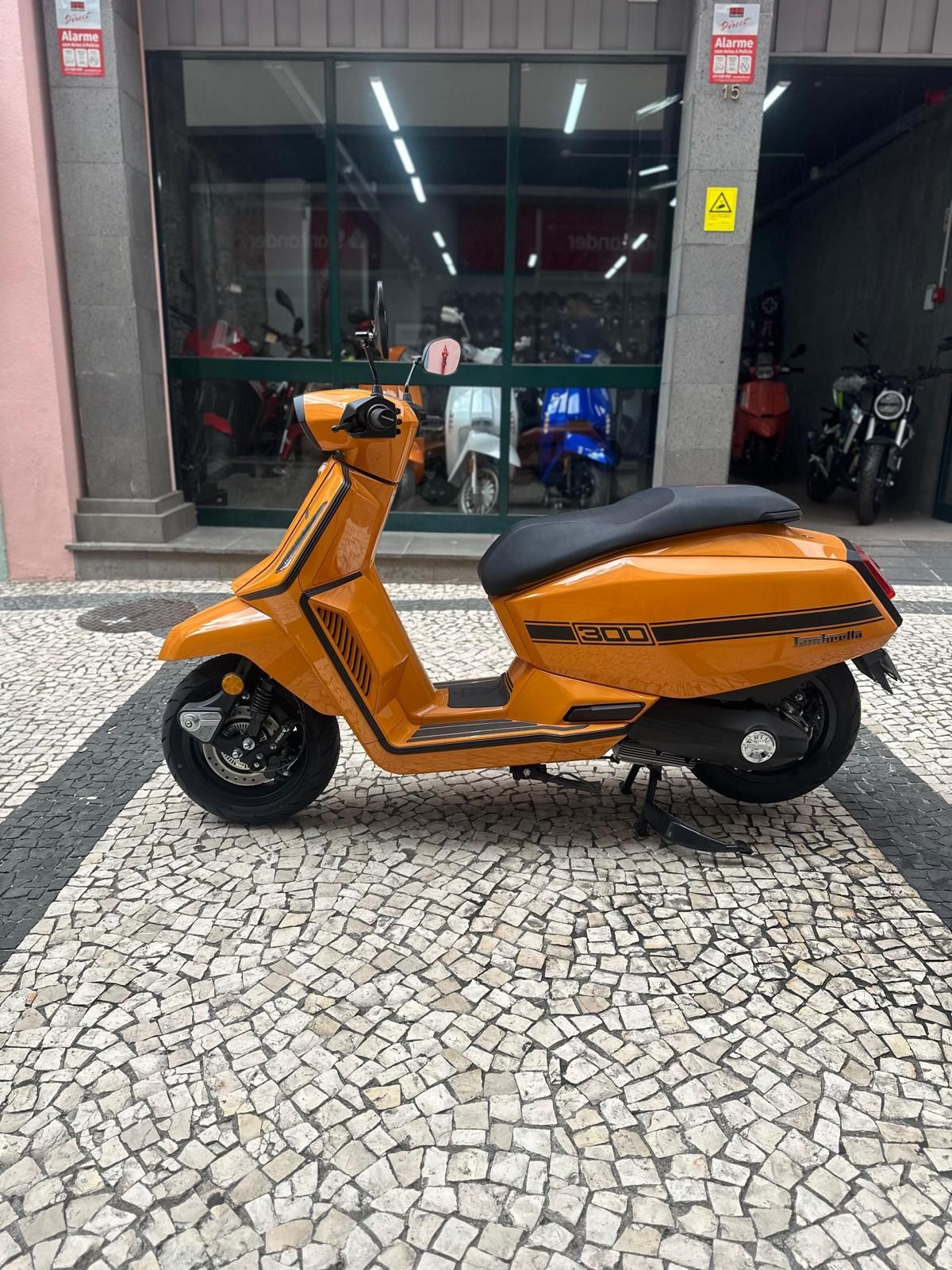 Thumbnail 4 - Lambretta X 300