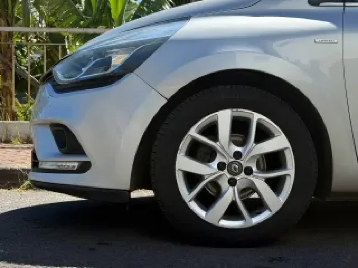 Thumbnail 8 - Renault Clio