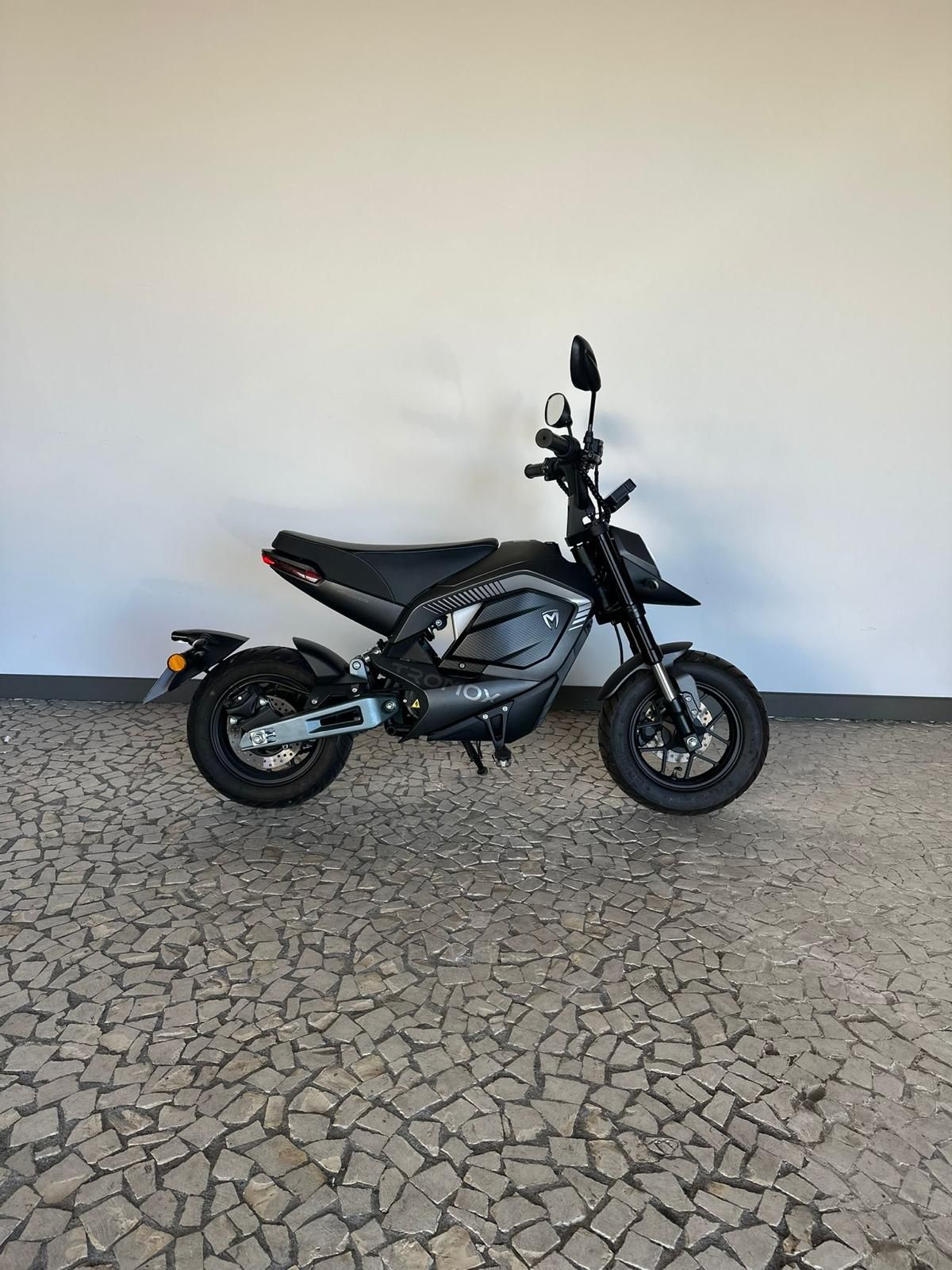 Thumbnail 7 - Tromox Mino