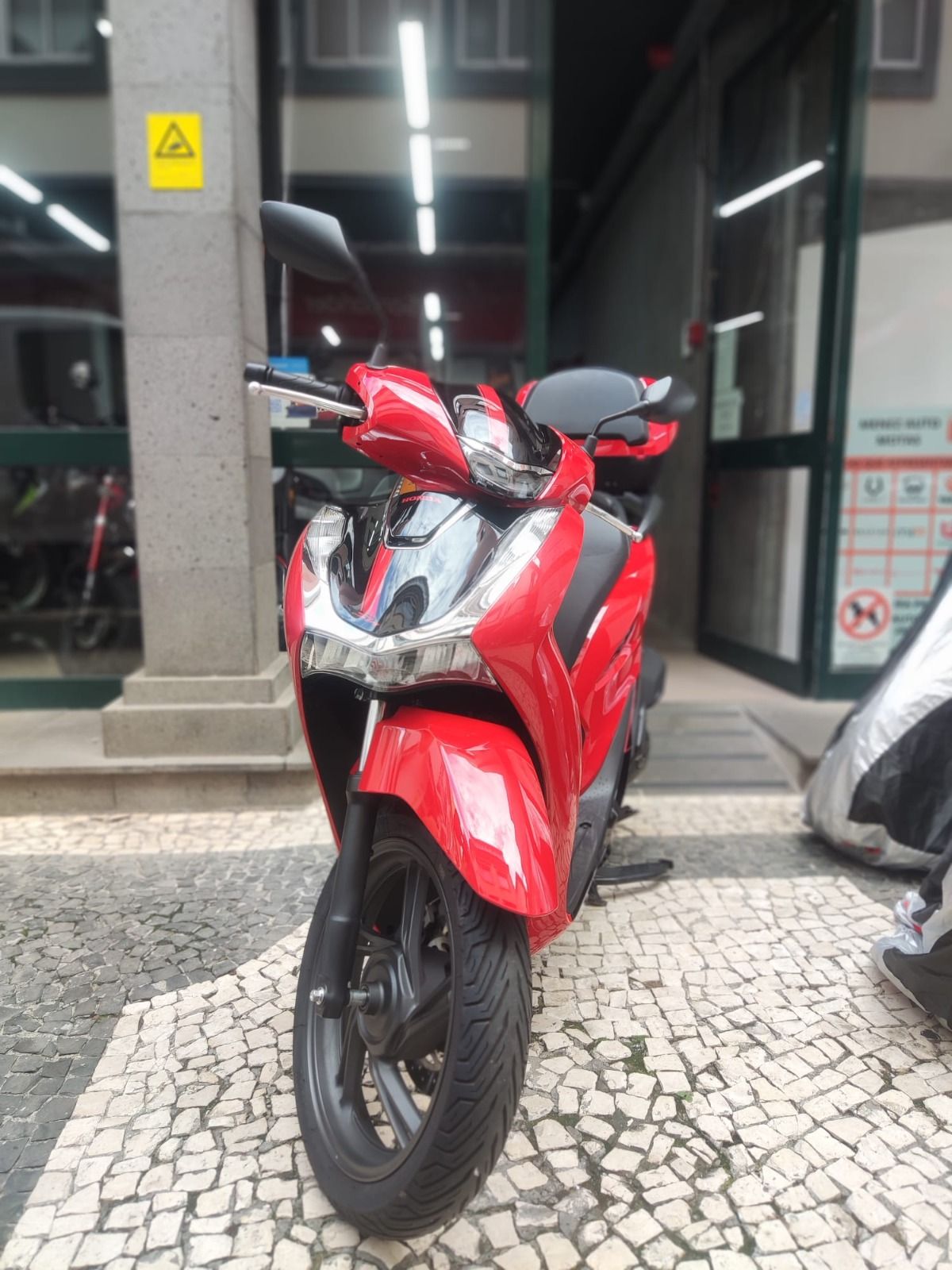 Thumbnail 2 - Honda SH1