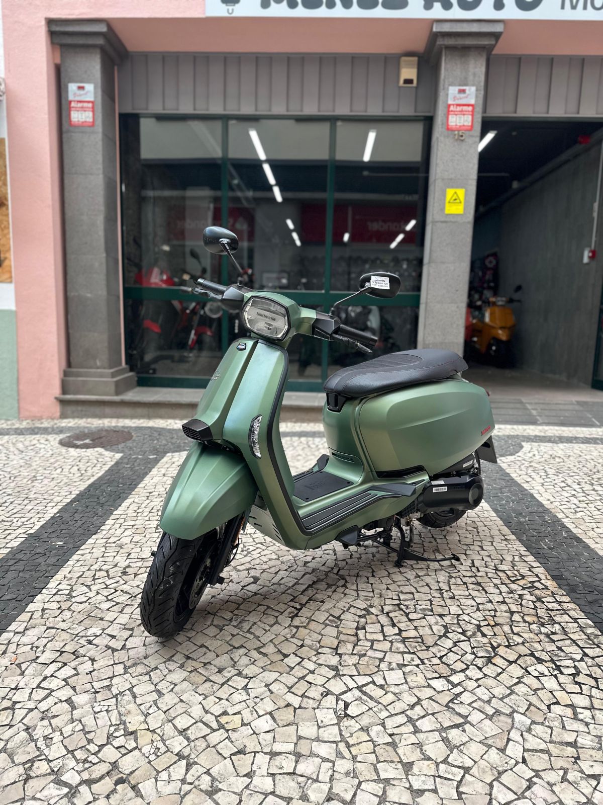 Thumbnail 2 - Lambretta V125 Special