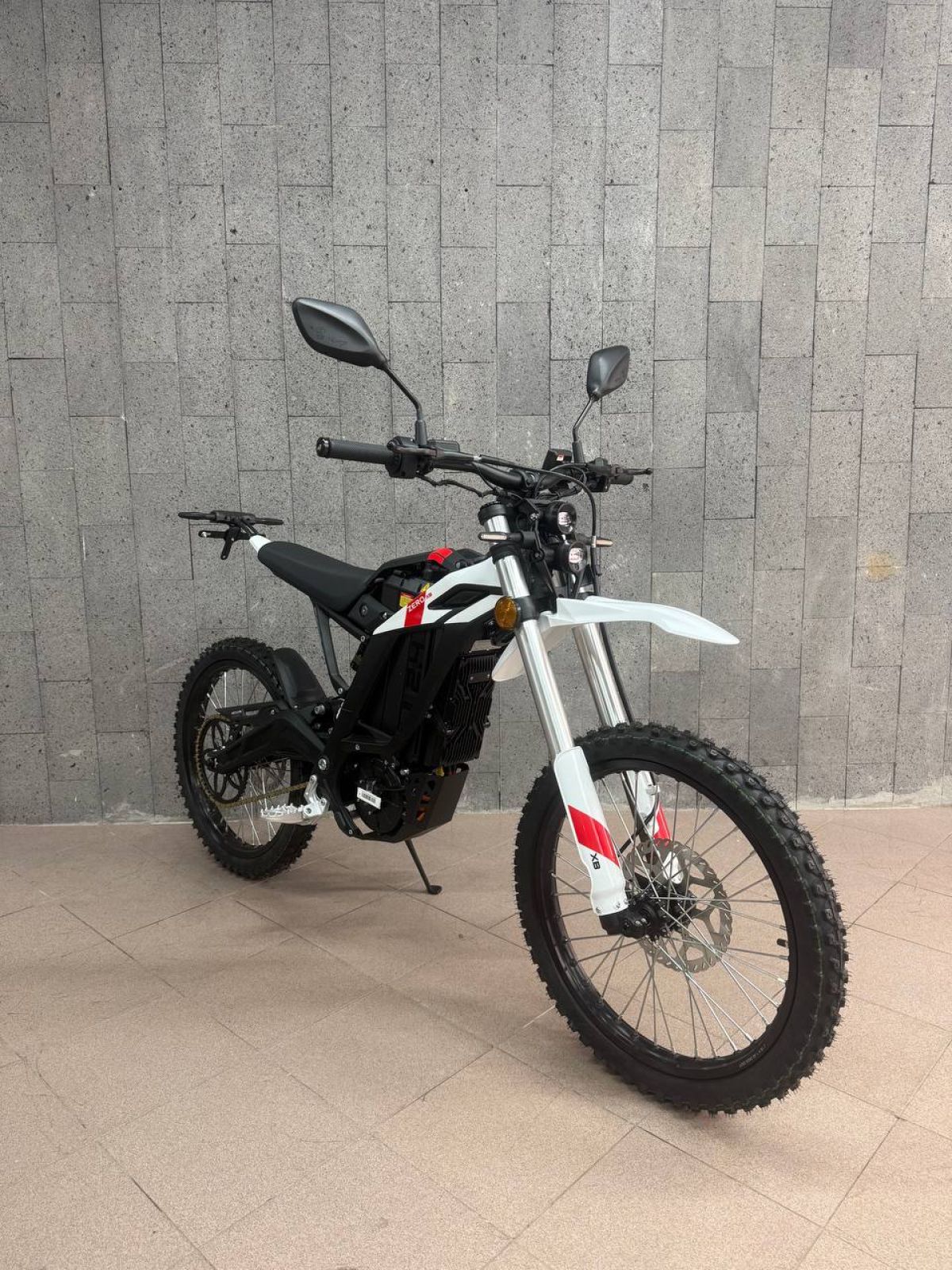 Thumbnail 2 - Zero Motorcycles XB