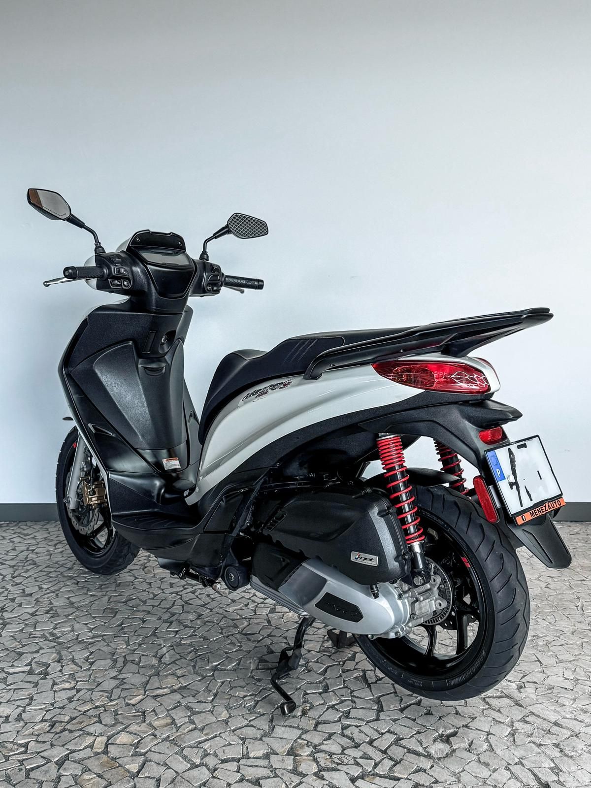 Thumbnail 2 - Piaggio Medley S