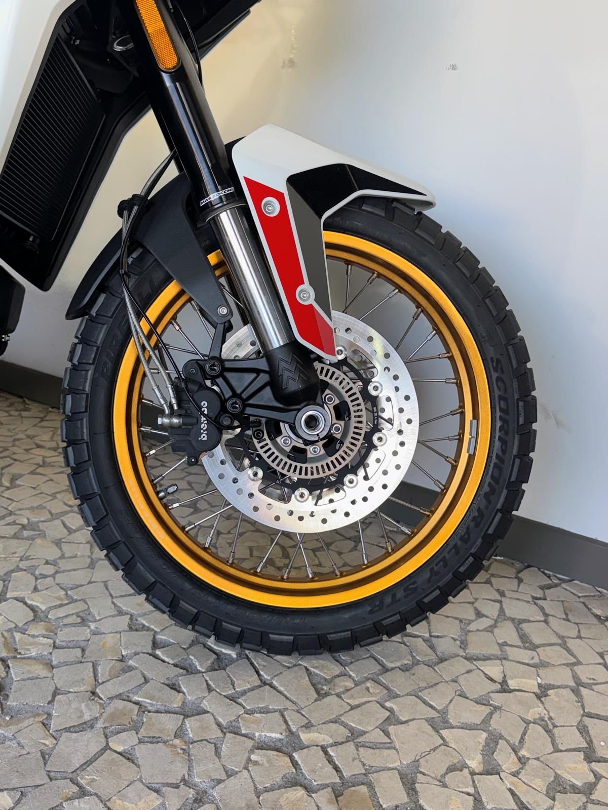 Thumbnail 12 - Moto Morini XCAPE 700 GOLD EDITION
