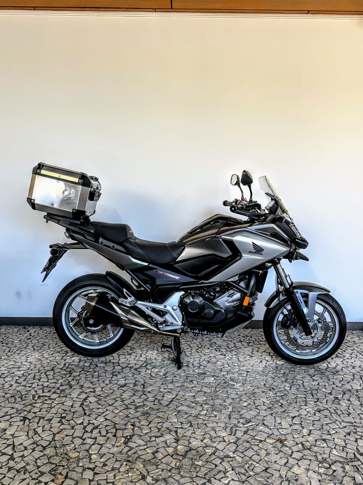 Thumbnail 4 - Honda cb300