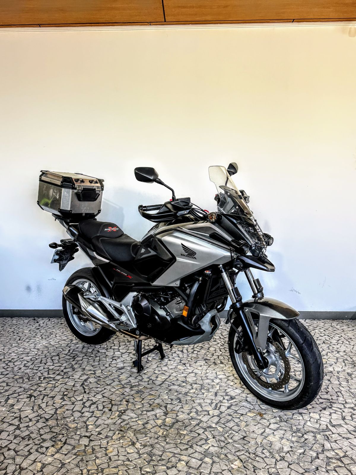 Thumbnail 6 - Honda cb300