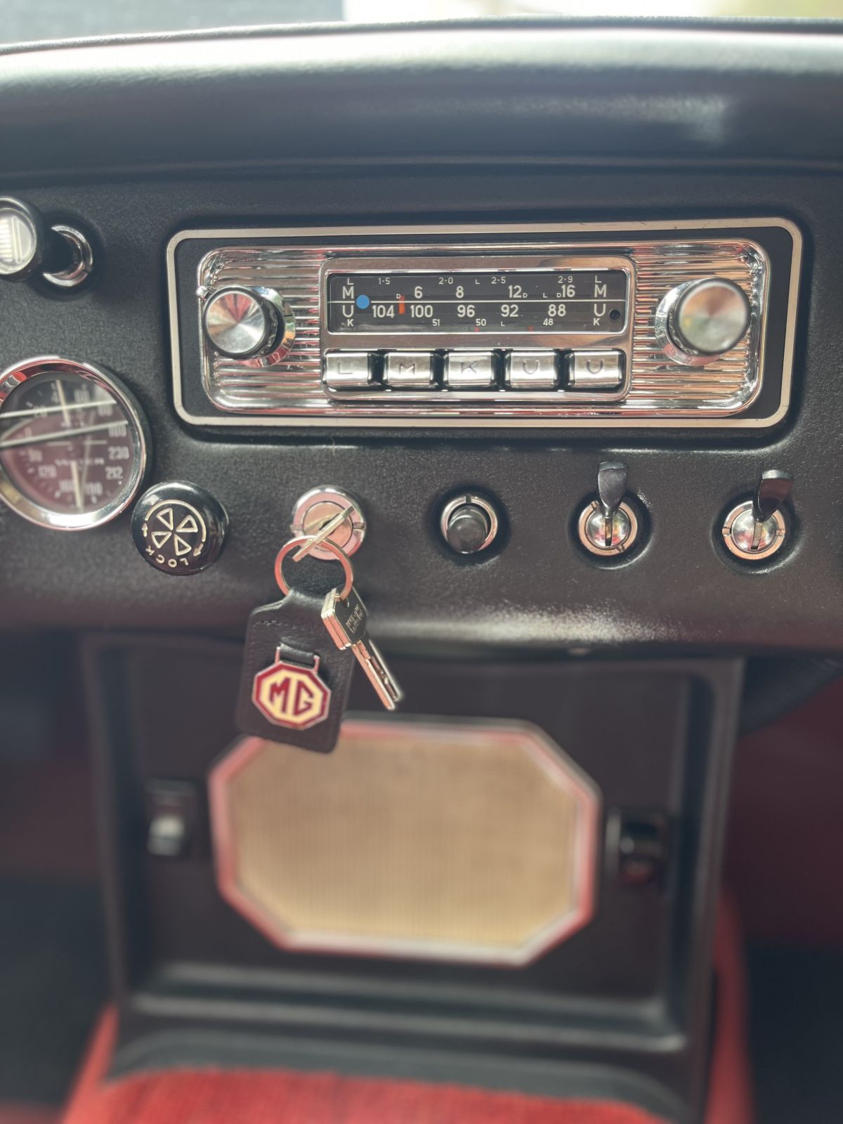 Thumbnail 11 - Mg MGC GT