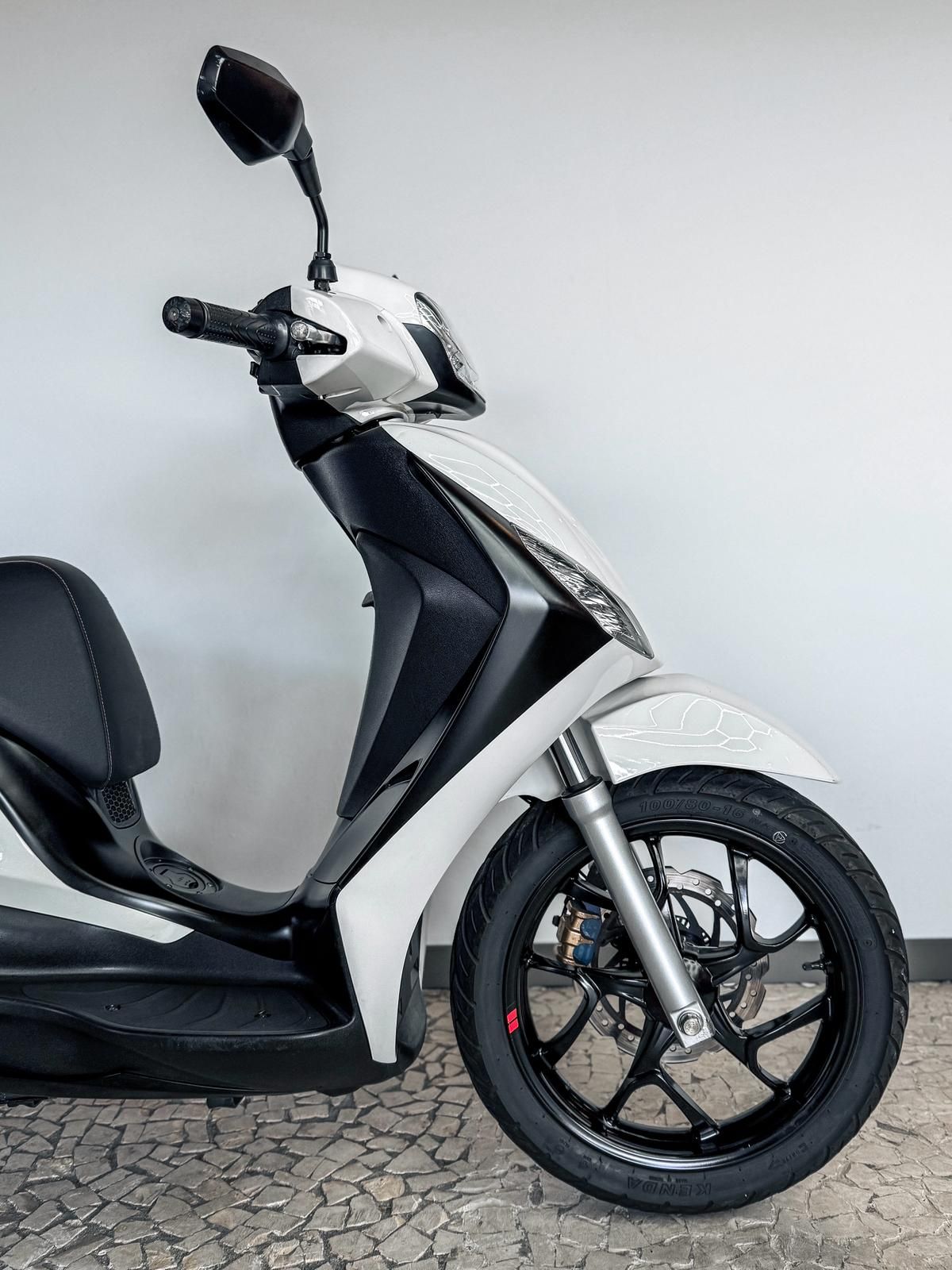 Thumbnail 12 - Piaggio Medley S