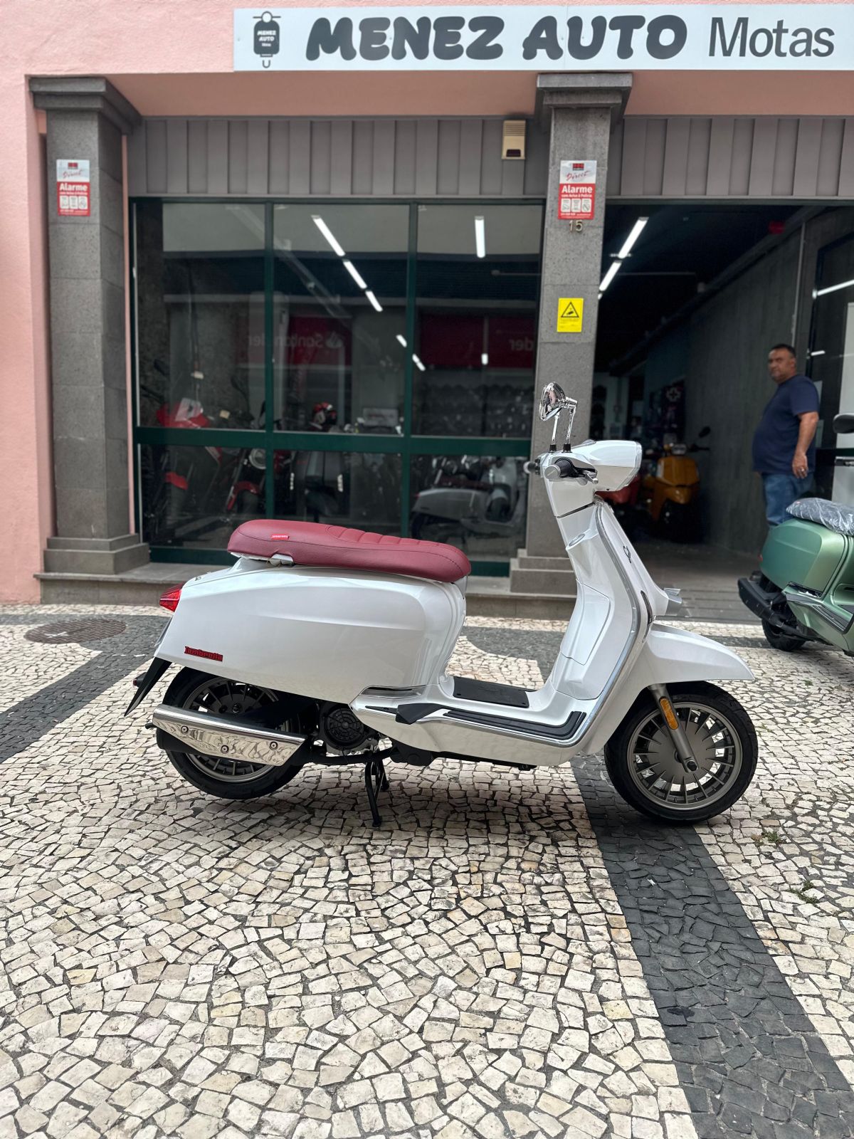 Thumbnail 2 - Lambretta V125 Special