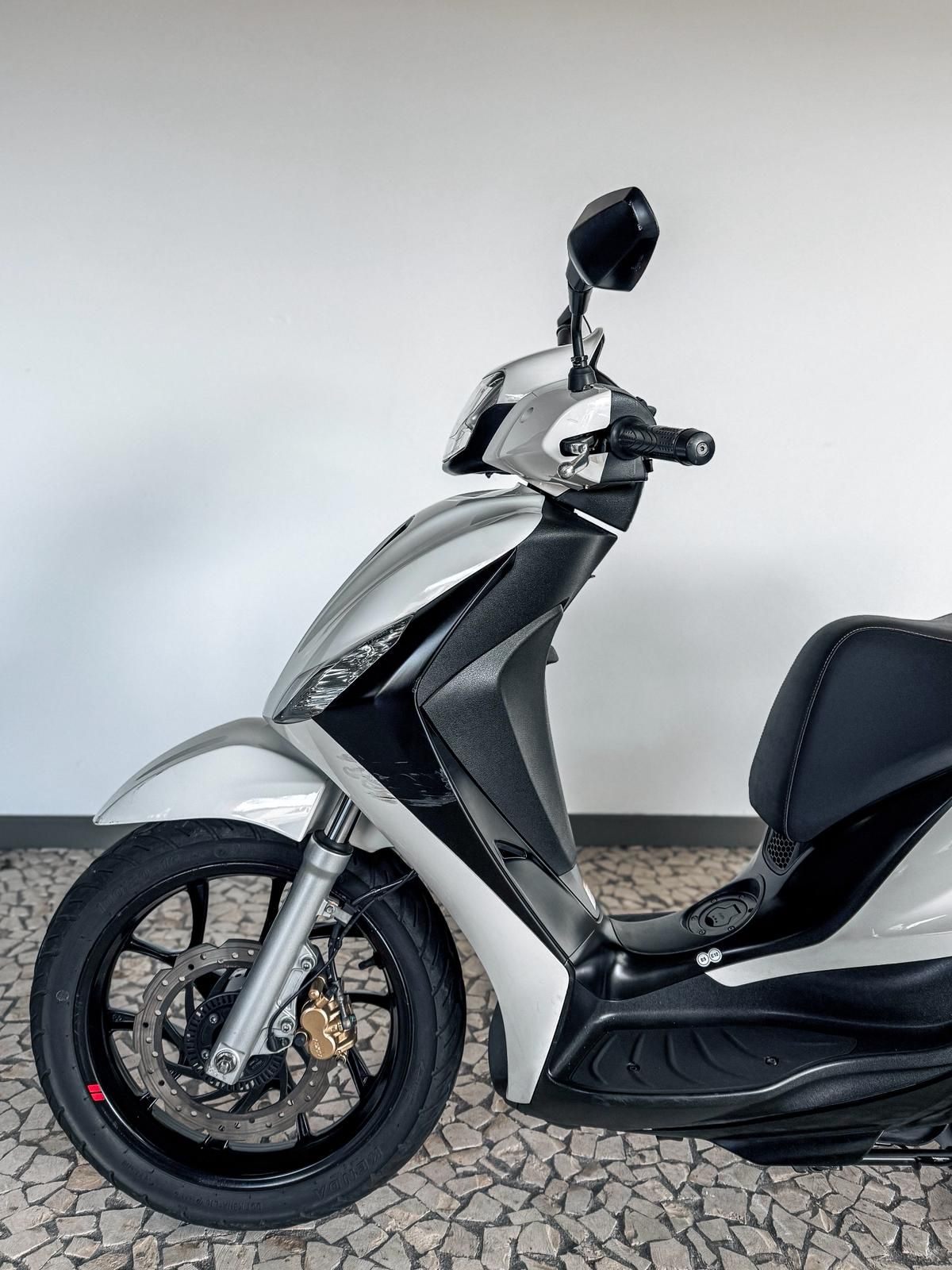 Thumbnail 6 - Piaggio Medley S