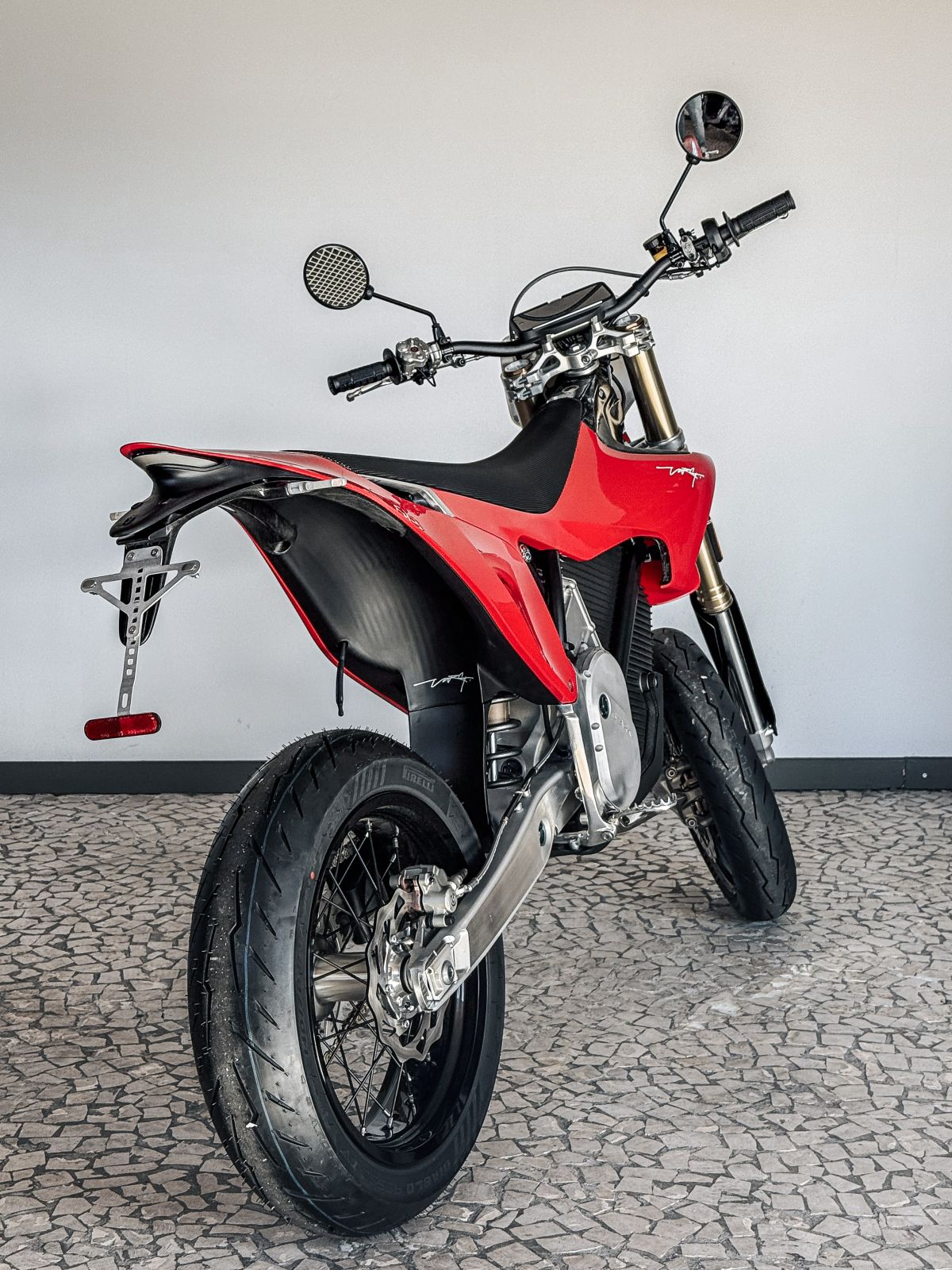 Thumbnail 2 - Stark SM